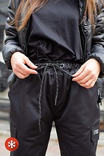 Теплые спортивные штаны карго на флисе в черном цвете Without 8048366 фото №5