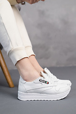 Белые кожаные кроссовки на платформе для города  8018367 фото №1
