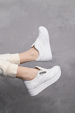 Белые кожаные кроссовки на платформе для города  8018367 фото №6