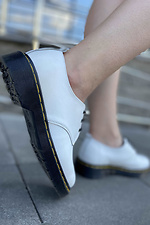 Białe skórzane buty ze sznurowadłami  4205369 zdjęcie №3