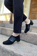 Закрытые туфли черного цвета на небольшом каблуке  4205371 фото №3
