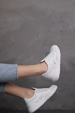 Белые кожаные кроссовки на платформе 8018371 фото №4