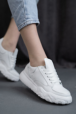 Белые кожаные кроссовки на платформе 8018371 фото №10