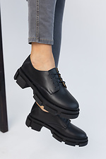 Черные женские туфли из натуральной кожи на платформе 8019374 фото №6