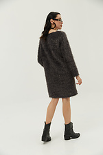 Мохнатое платье-свитер FLUFFY длиной до колен из трикотажа "травка" серого цвета Garne 3039378 фото №4