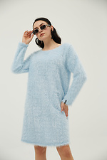 Мохнатое платье-свитер длиной до колен из трикотажа "травка" голубого цвета Garne 3039379 фото №1