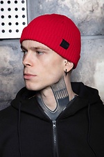 Теплая вязаная шапка красного цвета с отворотом Custom Wear 8025381 фото №1
