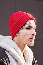 Теплая вязаная шапка красного цвета с отворотом Custom Wear 8025381 фото №6