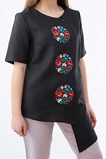 Асимметричная льняная блуза вышиванка черного цвета с короткими рукавами Cornett-VOL 2012382 фото №2
