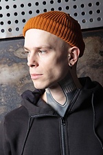 Теплая вязаная шапка рыжего цвета с отворотом Custom Wear 8025382 фото №2