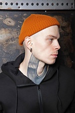 Теплая вязаная шапка рыжего цвета с отворотом Custom Wear 8025382 фото №3