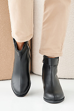 Schwarze Damen-Lederstiefel fr Frhling und Herbst 2505383 Foto №2