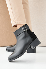 Schwarze Damen-Lederstiefel fr Frhling und Herbst 2505383 Foto №3