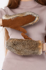 Коричневі рукавички з натурального хутра кролика з замшевими вставками і підкладкою з плюшу  4007383 фото №2