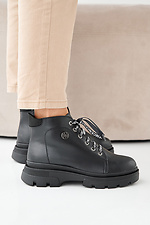 Schwarze Damen-Lederstiefel fr Frhling und Herbst 2505384 Foto №2