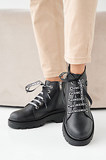 Schwarze Damen-Lederstiefel fr Frhling und Herbst 2505384 Foto №3