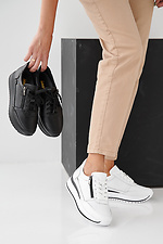 Damen-Sneakers aus schwarzem Leder fr Frhling und Herbst 2505385 Foto №2