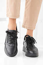 Damen-Sneakers aus schwarzem Leder fr Frhling und Herbst 2505385 Foto №3