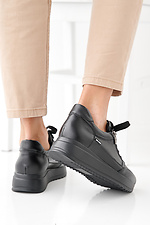 Damen-Sneakers aus schwarzem Leder fr Frhling und Herbst 2505385 Foto №5