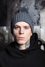 Теплая вязаная шапка серого цвета с помпоном и отворотом Custom Wear 8025385 фото №2