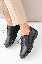 Schwarze Damen-Lederschuhe fr Frhling und Herbst  2505389 Foto №5