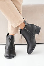 Schwarze Damen-Lederstiefel fr Frhling und Herbst 2505390 Foto №3