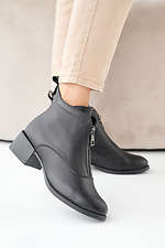 Schwarze Damen-Lederstiefel fr Frhling und Herbst 2505390 Foto №4