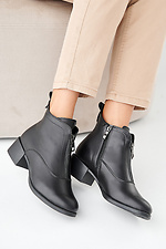 Schwarze Damen-Lederstiefel fr Frhling und Herbst 2505390 Foto №9