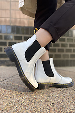 Chelsea-Stiefel aus weißem Leder mit elastischen Bändern  4205392 Foto №2
