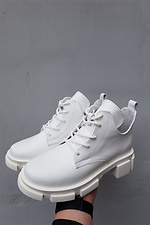 Осенние кожаные ботинки на платформе белого цвета 8019397 фото №3
