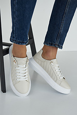 Light leather sneakers for autumn with a white sole  8019404 photo №1