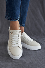 Light leather sneakers for autumn with a white sole  8019404 photo №3