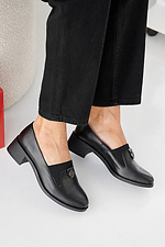 Schwarze Damen-Lederschuhe fr Frhling und Herbst 2505406 Foto №7