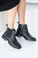 Schwarze Damen-Lederstiefel fr Frhling und Herbst 2505407 Foto №2