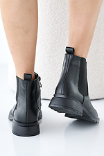 Schwarze Damen-Lederstiefel fr Frhling und Herbst 2505407 Foto №4