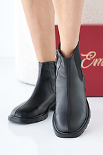 Schwarze Damen-Lederstiefel fr Frhling und Herbst 2505407 Foto №6