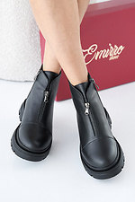 Schwarze Damen-Lederstiefel fr Frhling und Herbst  2505409 Foto №7