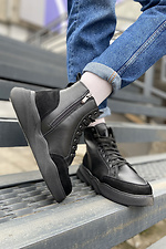 Wysokie czarne buty zimowe wykonane ze skóry naturalnej z zamszowymi wstawkami  4205409 zdjęcie №4