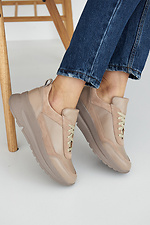 Бежевые массивные кроссовки для женщин из натуральной кожи на платформе  8019412 фото №1