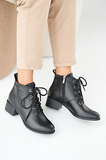 Schwarze Damen-Lederstiefel fr Frhling und Herbst  2505414 Foto №2