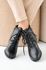 Schwarze Damen-Lederstiefel fr Frhling und Herbst  2505414 Foto №4