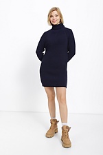 Короткое вязаное трикотажное платье темно-синего цвета  4038415 фото №1