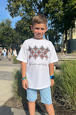 Weißes, übergroßes Kinder-T-Shirt mit „Vyshyvanka“-Aufdruck Garne 9000423 Foto №2