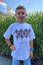 Weißes, übergroßes Kinder-T-Shirt mit „Vyshyvanka“-Aufdruck Garne 9000423 Foto №5