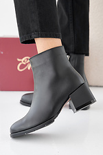 Schwarze Damen-Lederstiefel fr Frhling und Herbst  2505425 Foto №1