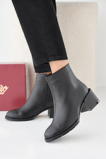 Schwarze Damen-Lederstiefel fr Frhling und Herbst  2505425 Foto №5