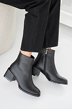 Schwarze Damen-Lederstiefel fr Frhling und Herbst  2505425 Foto №7