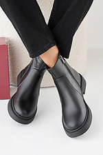 Schwarze Damen-Lederstiefel für Frühling und Herbst  2505430 Foto №3