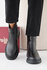 Schwarze Damen-Lederstiefel für Frühling und Herbst  2505430 Foto №4