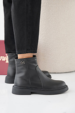 Schwarze Damen-Lederstiefel für Frühling und Herbst  2505430 Foto №5
